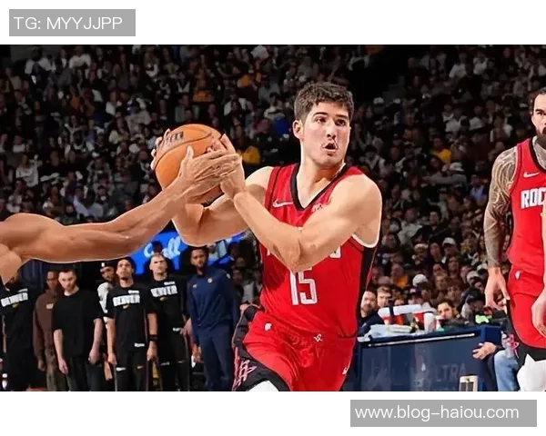 媒体人分析谢泼德与队友共同蹲底角的战术选择与出手权分配问题 媒体人分析谢泼德与队友共同蹲底角的战术选择与出手权分配问题